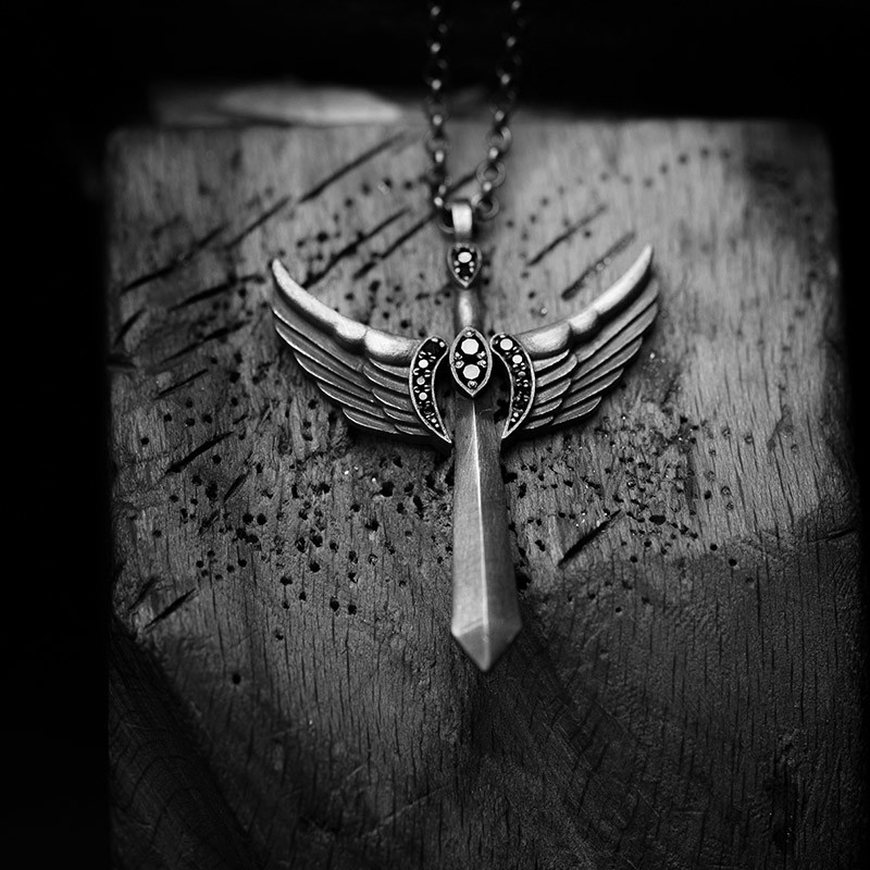 Erkek Gümüş Kanatlı Kılıç Mikail Kolye Siyah TYRAN DESIGN