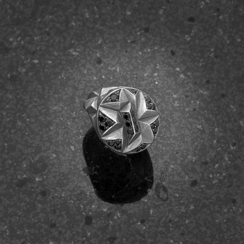 Erkek Gümüş Yüzük Yuvarlak Taşlı Oksitli Geometrik El Tasarımı