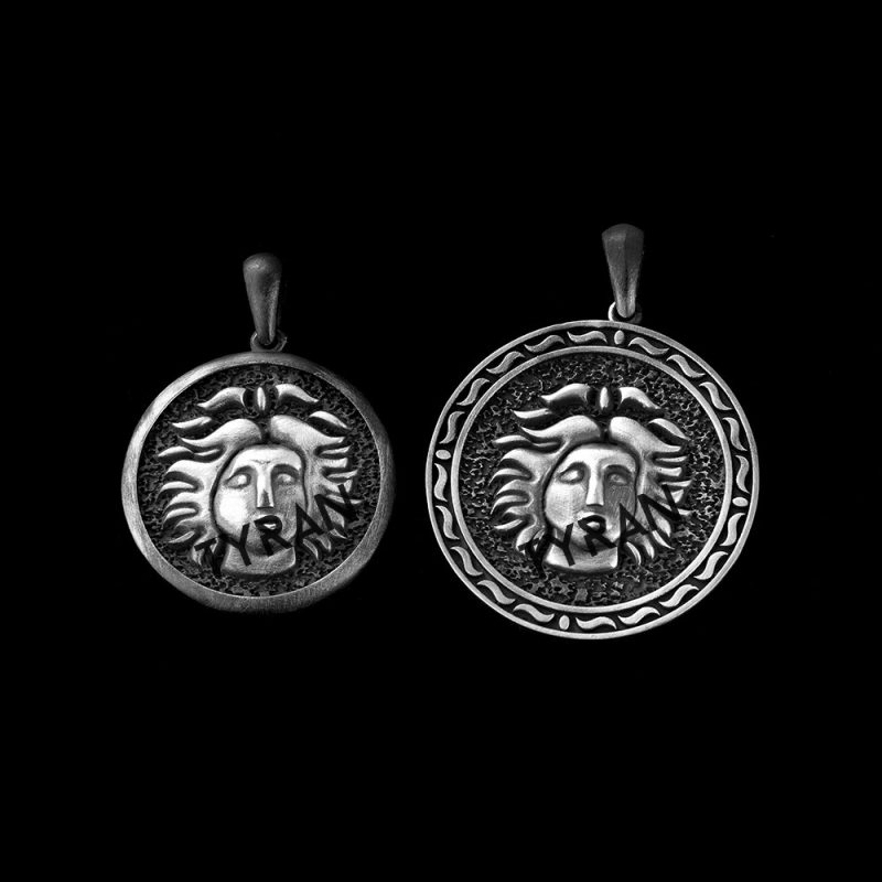 Çağatay Ulusoy Medusa Kolye
