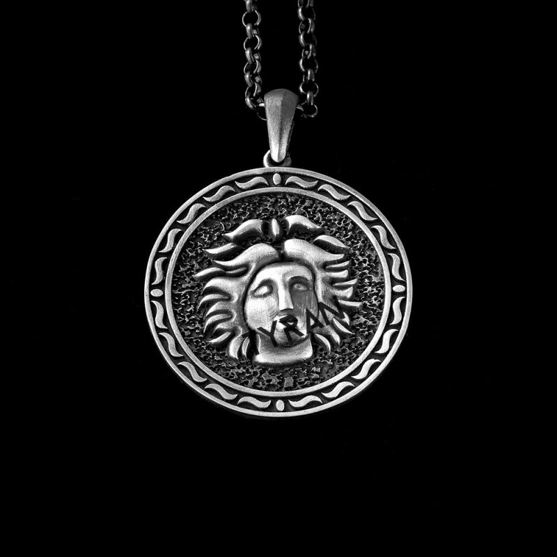 Çağatay Ulusoy Medusa Kolye