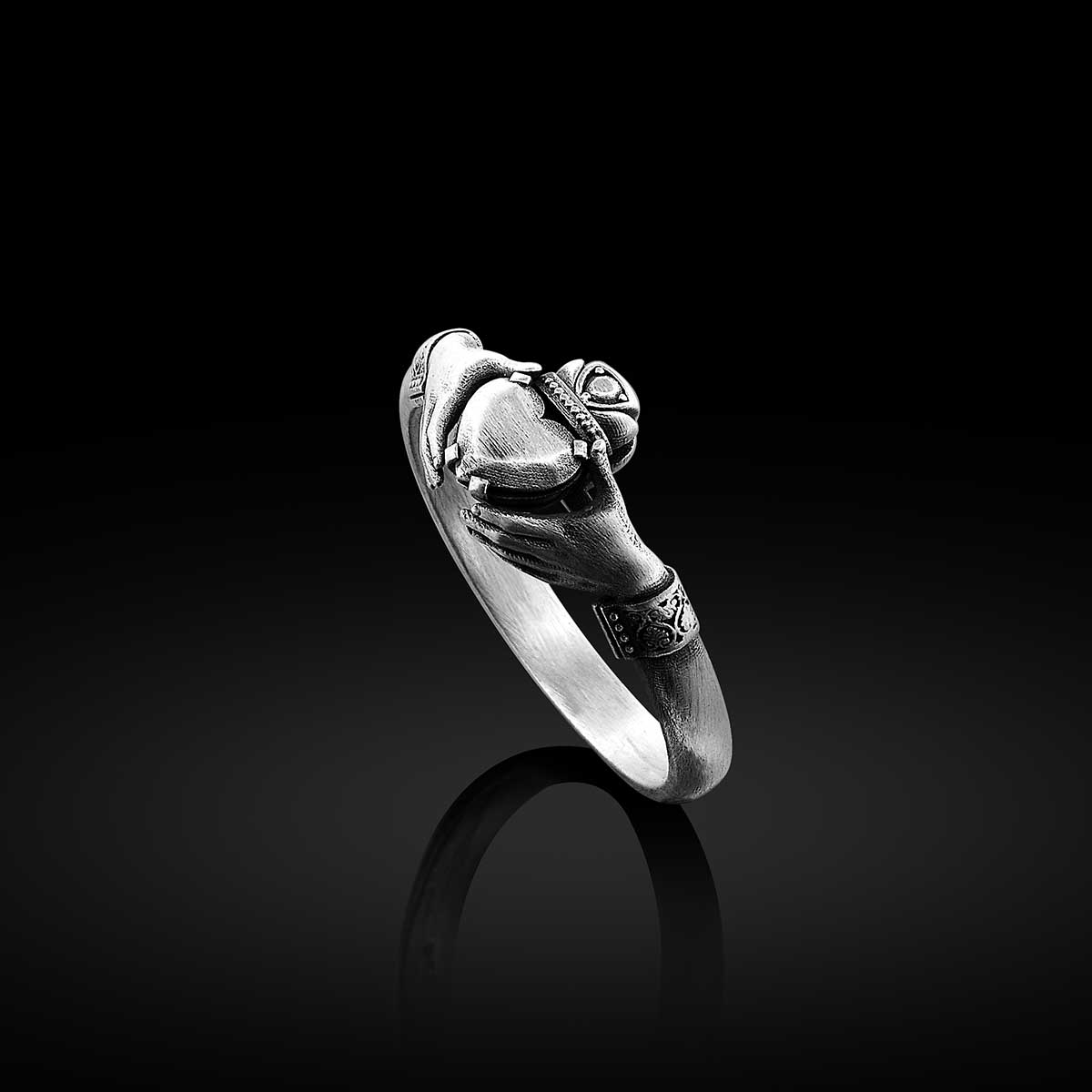 Claddagh Yüzük