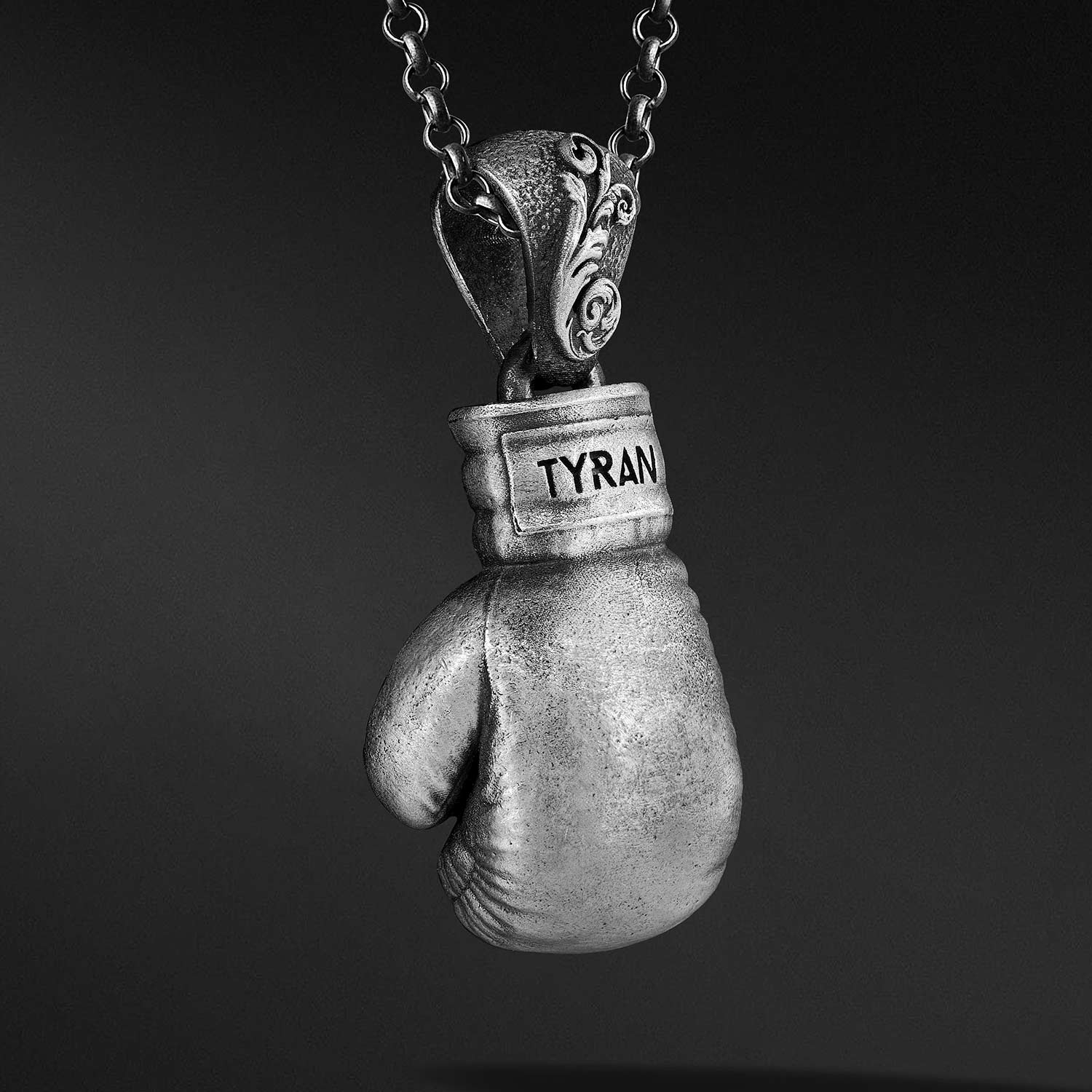 TYRAN Boks Eldiveni Kolye
